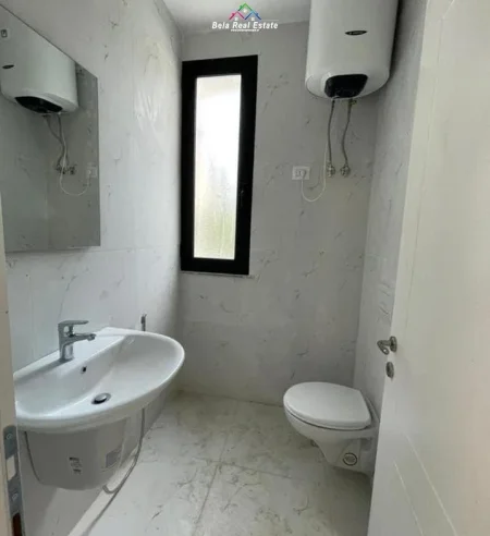 Tirane, jepet me qera zyre Kati 0, 70 m² 800 € (Bulevardi Bajram curri)