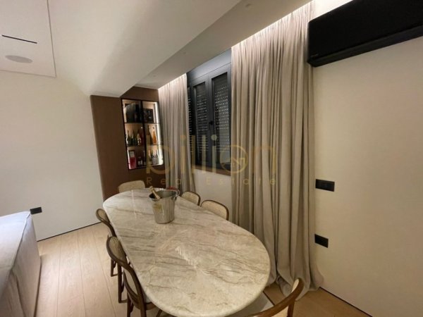 Tirane, shitet 3+1 , 160 m² (Grada-Blloku)