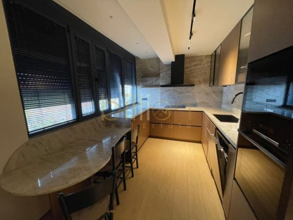 Tirane, shitet 3+1 , 160 m² (Grada-Blloku)