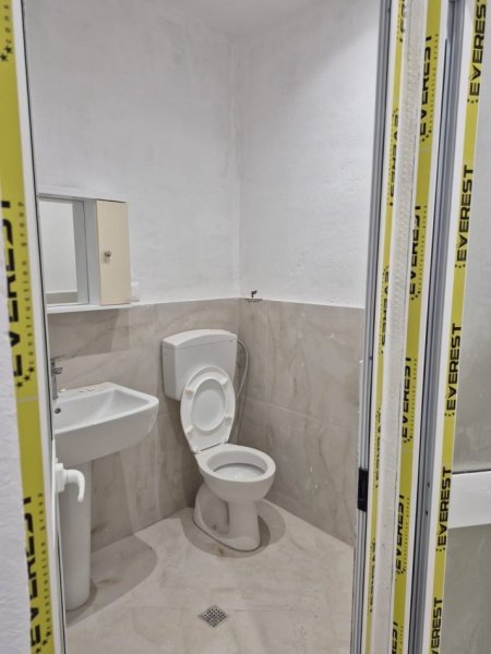 Tirane, jepet me qera dyqan Kati 0, 260 m² 2.600 € (BULEVARDI RI)