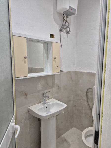 Tirane, jepet me qera dyqan Kati 0, 260 m² 2.600 € (BULEVARDI RI)