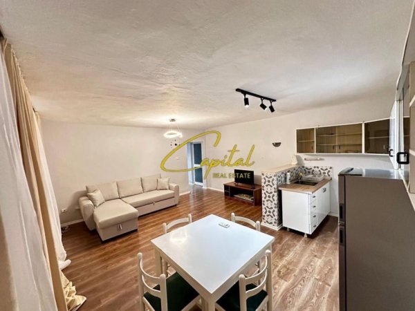 Tirane, jepet me qera apartament 1+1 Kati 3, 65 m² 600 € (QENDER)