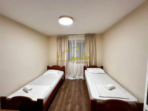 Tirane, jepet me qera apartament 1+1 Kati 3, 65 m² 600 € (QENDER)