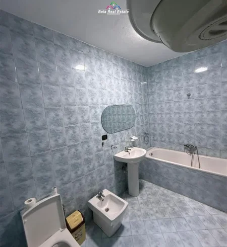 Tirane, jepet me qera zyre Kati 4, 165 m² 1.200 € (Rruga Medar Shtylla)