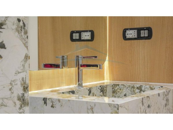 Tirane, jap me qera Vile 3 Katshe Kati 4, 312 m² 5.000 € (TEG)