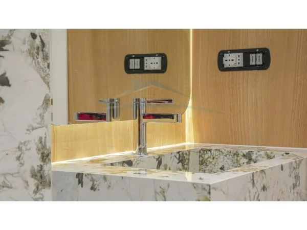 Tirane, jap me qera Vile 3 Katshe Kati 4, 312 m² 5.000 € (TEG)