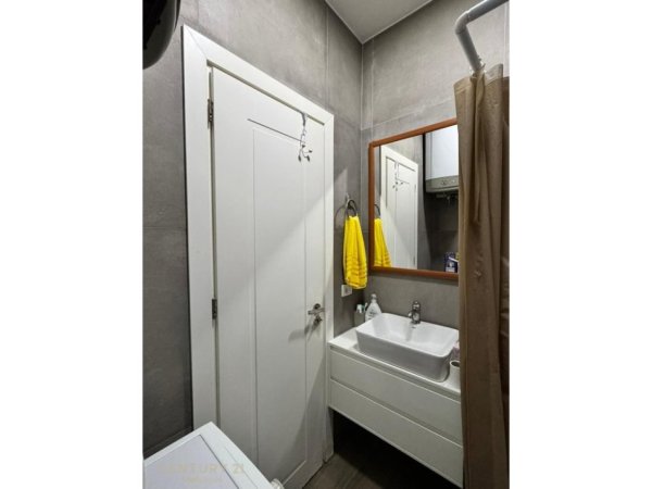 Tirane, jepet me qera apartament 1+1 Kati 3, 41 m² 500 € (Liqeni artificial)