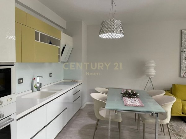 Tirane, jepet me qera apartament 2+1 Kati 3, 92 m² 1.200 € (Liqeni Tiranes)