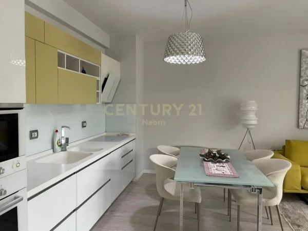 Tirane, jepet me qera apartament 2+1 Kati 3, 92 m² 1.200 € (Liqeni Tiranes)