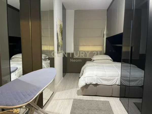 Tirane, jepet me qera apartament 2+1 Kati 3, 92 m² 1.200 € (Liqeni Tiranes)