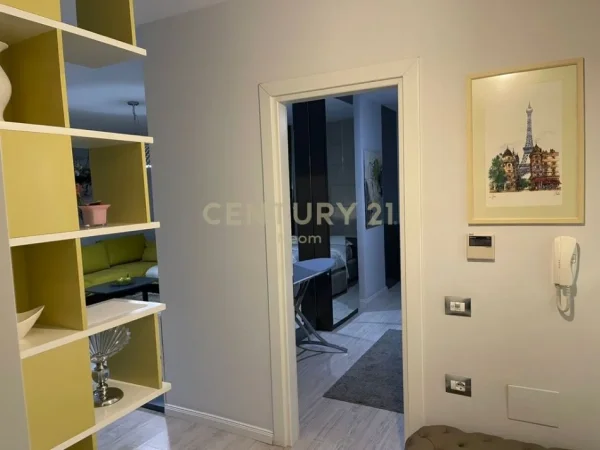 Tirane, jepet me qera apartament 2+1 Kati 3, 92 m² 1.200 € (Liqeni Tiranes)