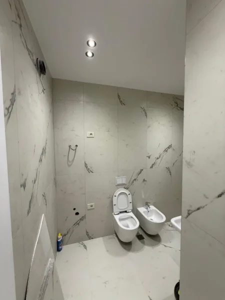 Tirane, jepet me qera zyre Kati 3, 70 m² 700 € (Rruga Mine Peza)