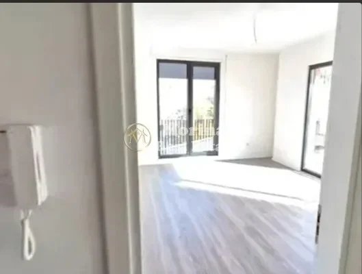 Tirane, shitet apartament 1+1 Kati 2, 77 m² 196.000 € (Shkolla e Kuqe)