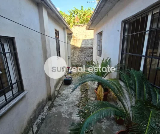 Shkoder, jepet me qera shtepi 3 Katshe Kati 0, 367 m² 1.000 € (GJUHADOL)