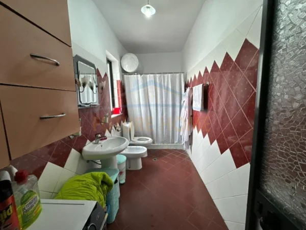 Tirane, shitet apartament 2+1+2 Kati 5, 85 m² 125.000 € (Porcelan)