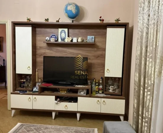 Tirane, jepet me qera shtepi 3+1+Ballkon Kati 3, 220 m² 450 € (Rruga Marie Kraja)