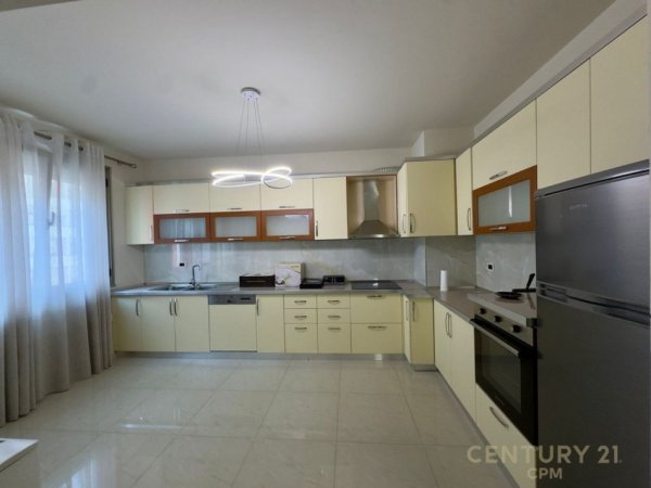 Tirane, jepet me qera apartament 3+1 Kati 4, 160 m² 1.800 € (Nobis)