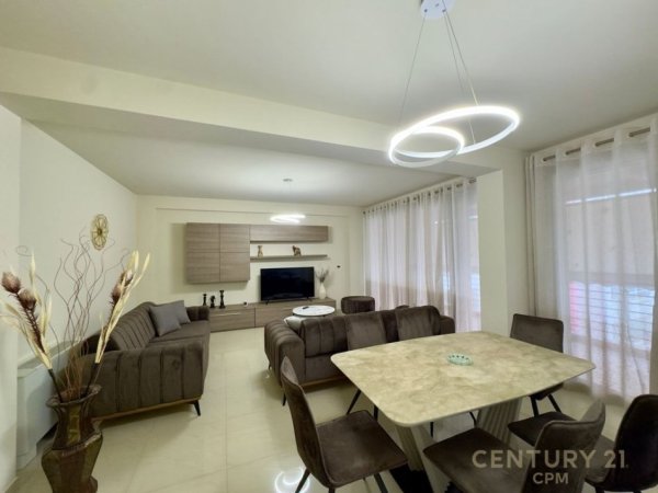 Tirane, jepet me qera apartament 3+1 Kati 4, 160 m² 1.800 € (Nobis)