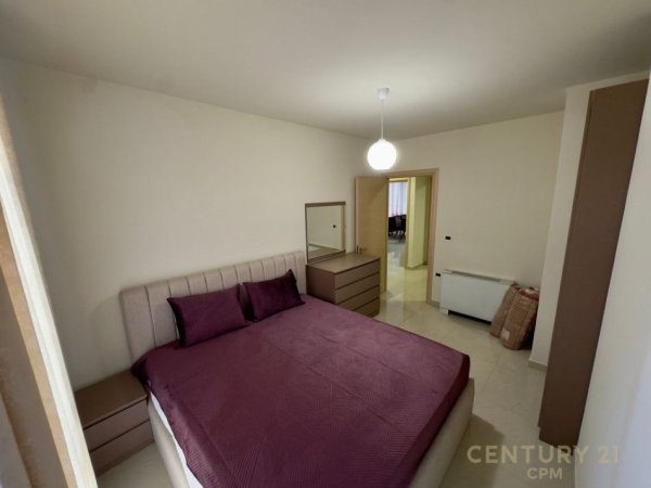 Tirane, jepet me qera apartament 3+1 Kati 4, 160 m² 1.800 € (Nobis)