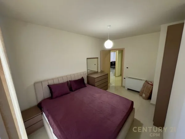 Tirane, jepet me qera apartament 3+1 Kati 4, 160 m² 1.800 € (Nobis)