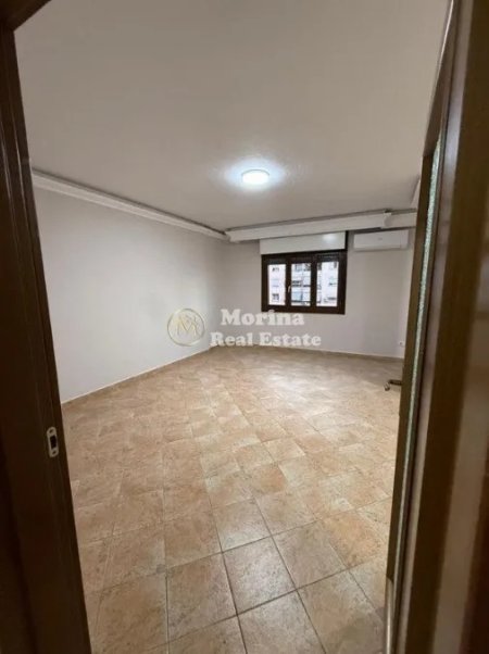 Tirane, jepet me qera apartament 4+1 Kati 4, 165 m² 1.200 € (Komuna e Parisit)