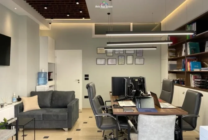 Tirane, jepet me qera zyre Kati 0, 43 m² 600 € (Rruga Rrapo Hekali)