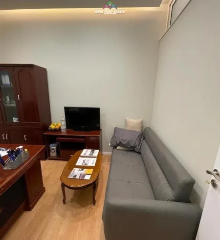 Tirane, jepet me qera zyre Kati 0, 43 m² 600 € (Rruga Rrapo Hekali)