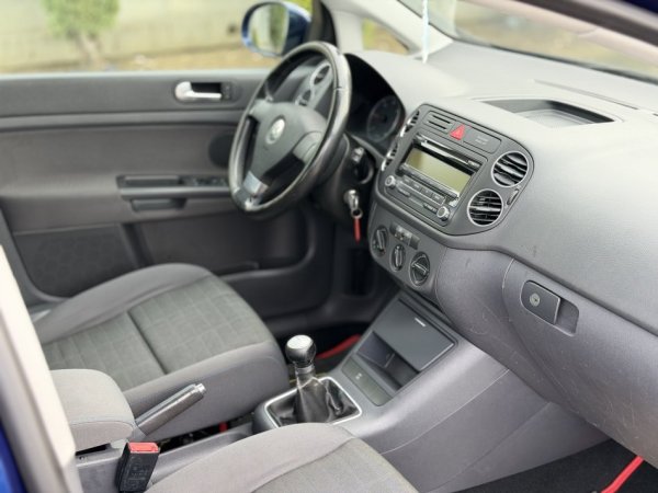 Durres, shitet makine VOLKSWAGEN GOLF PLUS 1.9 Nafte, blu e errët manuale Klima