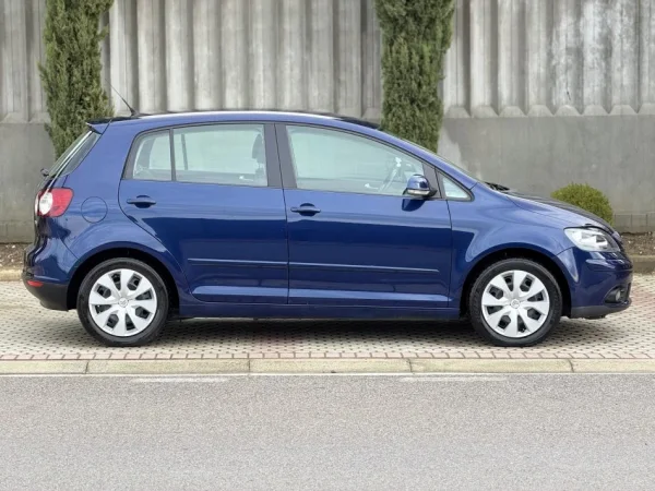 Durres, shitet makine VOLKSWAGEN GOLF PLUS 1.9 Nafte, blu e errët manuale Klima