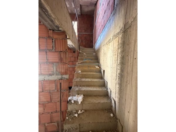 Tirane, shitet apartament duplex 2+1 Kati 0, 125 m² 255.600 € 