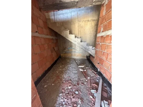 Tirane, shitet apartament duplex 2+1 Kati 0, 125 m² 255.600 € 