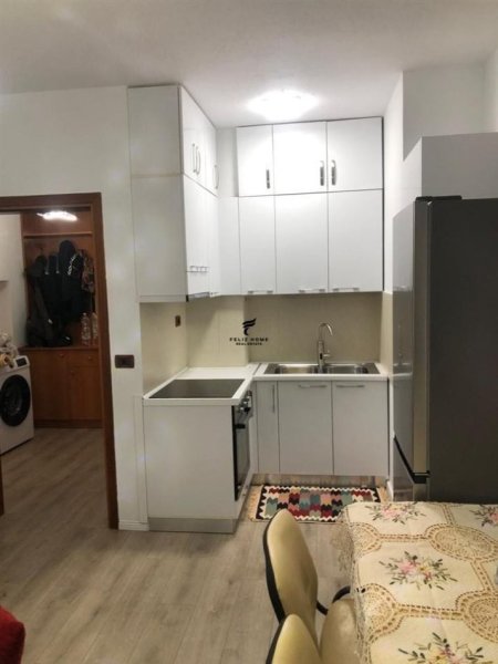 Tirane, jepet me qera 1+1 Kati 9, 62 m² 750 € (ISH EKSPOZITA)