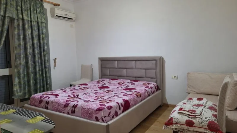 Tirane, jepet me qera apartament 2+1+Aneks+Ballkon Kati 3, 74 m² 600 € (rruga e durresit)