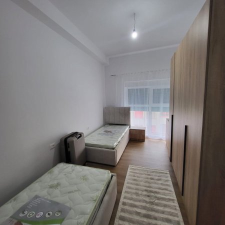 Tirane, jepet me qera apartament 2+1 , 80 m² 500 € (Ali Demi)