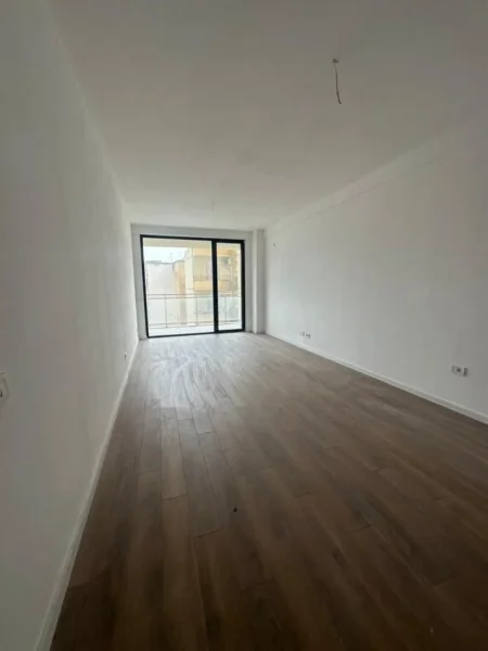 Tirane, jepet me qera ambjent biznesi , 120 m² 800 € (REZIDENCA MINE PEZA)