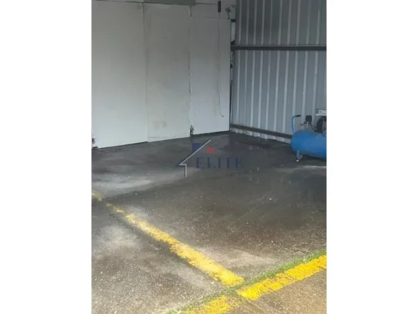 Tirane, jepet me qera dyqan , 1.000 m² 830 € (5 Maj)