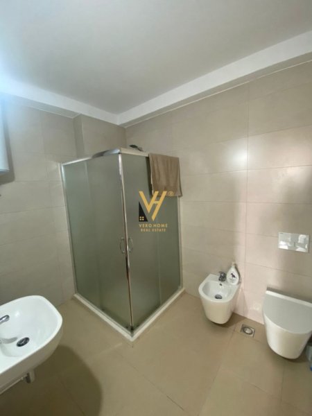 Tirane, jepet me qera ambjent biznesi Kati 4, 105 m² 600 € (RRUGA E DIBRES)