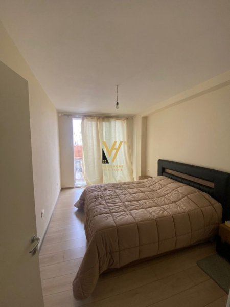 Tirane, jepet me qera ambjent biznesi Kati 4, 105 m² 600 € (RRUGA E DIBRES)