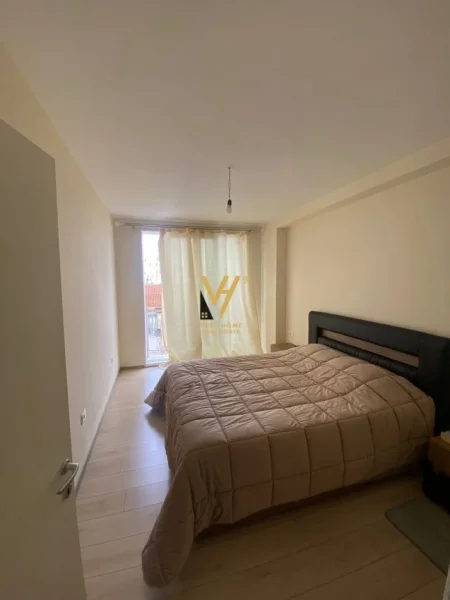 Tirane, jepet me qera ambjent biznesi Kati 4, 105 m² 600 € (RRUGA E DIBRES)