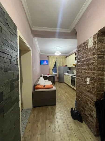 Tirane, jepet me qera apartament 2+1 Kati 3, 74 m² 600 € (Gjimnazi Qemal Stafa ,Rruga e Durrsit)