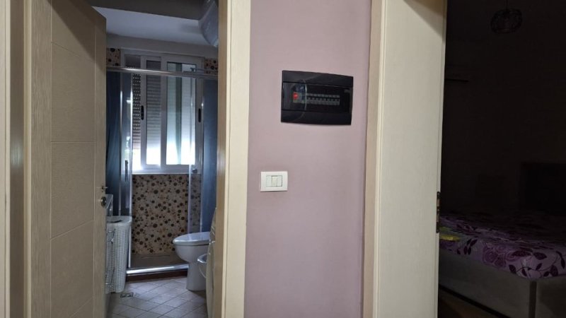 Tirane, jepet me qera apartament 2+1 Kati 3, 74 m² 600 € (Gjimnazi Qemal Stafa ,Rruga e Durrsit)
