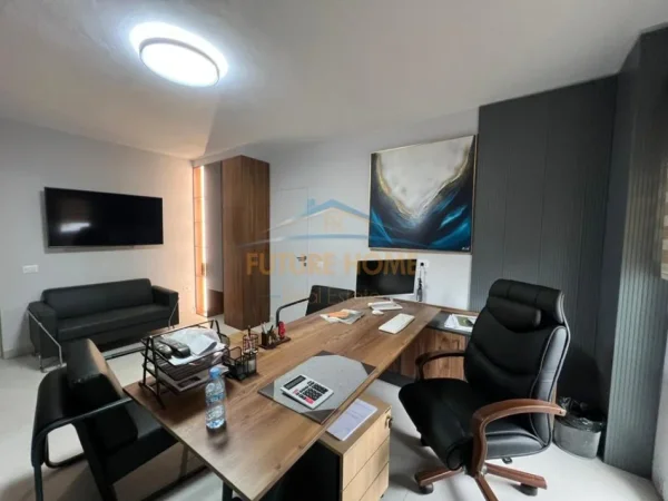 Tirane, shitet apartament 3+1 Kati 5, 158 m² 365.000 € 