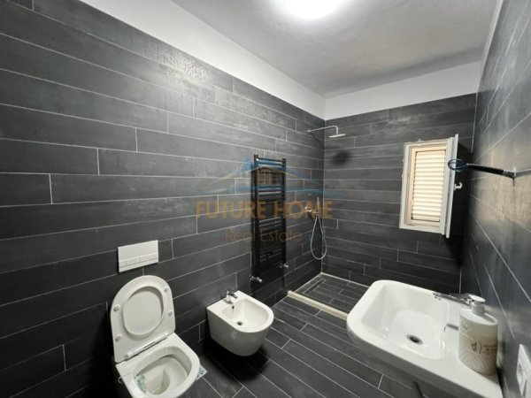 Tirane, shitet apartament 3+1 Kati 5, 158 m² 365.000 € 