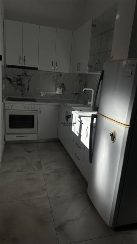 Tirane, jepet me qera apartament 1+1 Kati 1, 90 m² 400 € (ALLIAS)