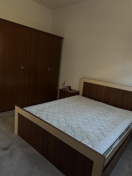 Tirane, jepet me qera apartament 1+1 Kati 1, 90 m² 400 € (ALLIAS)