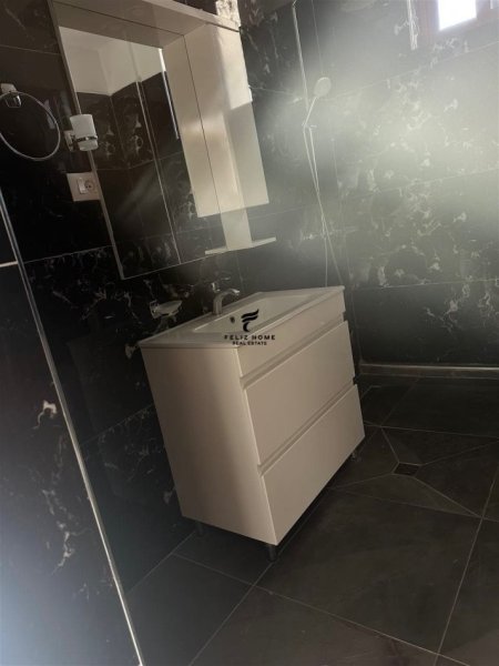 Tirane, jepet me qera apartament 1+1 Kati 1, 90 m² 400 € (ALLIAS)