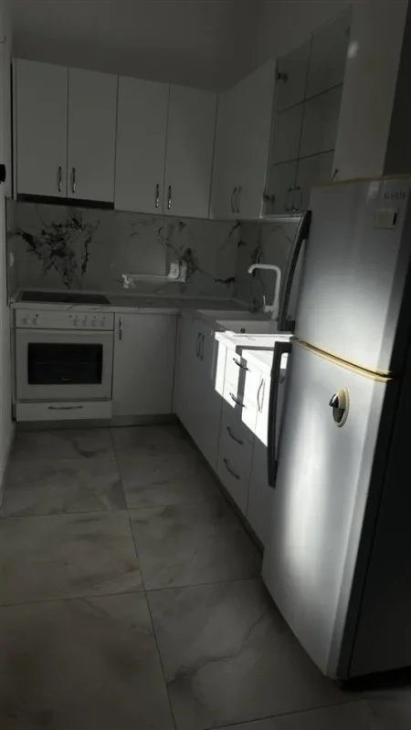 Tirane, jepet me qera apartament 2+1 Kati 1, 80 m² 400 € (allias)