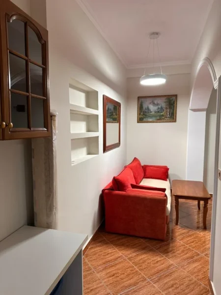 Tirane, jepet me qera Vile 1+1 Kati 1, 60 m² 400 € (Rruga Dervish Luzha)
