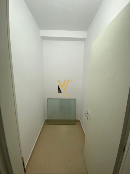 Tirane, jepet me qera apartament 1+1+Ballkon Kati 5, 82 m² 550 € (RRUGA E DIBRES)