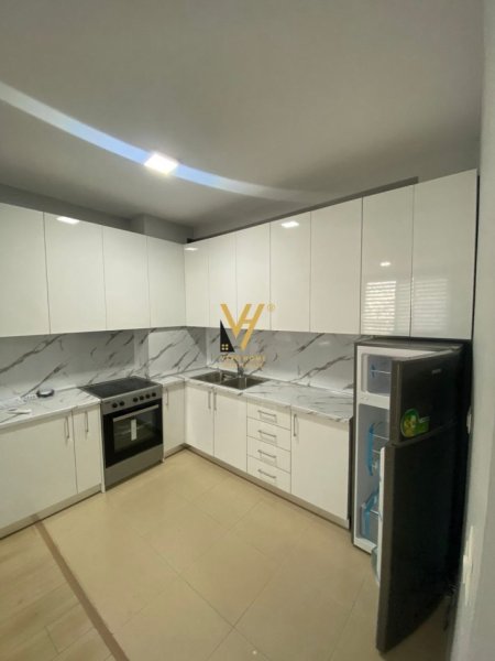 Tirane, jepet me qera apartament 1+1+Ballkon Kati 5, 82 m² 550 € (RRUGA E DIBRES)